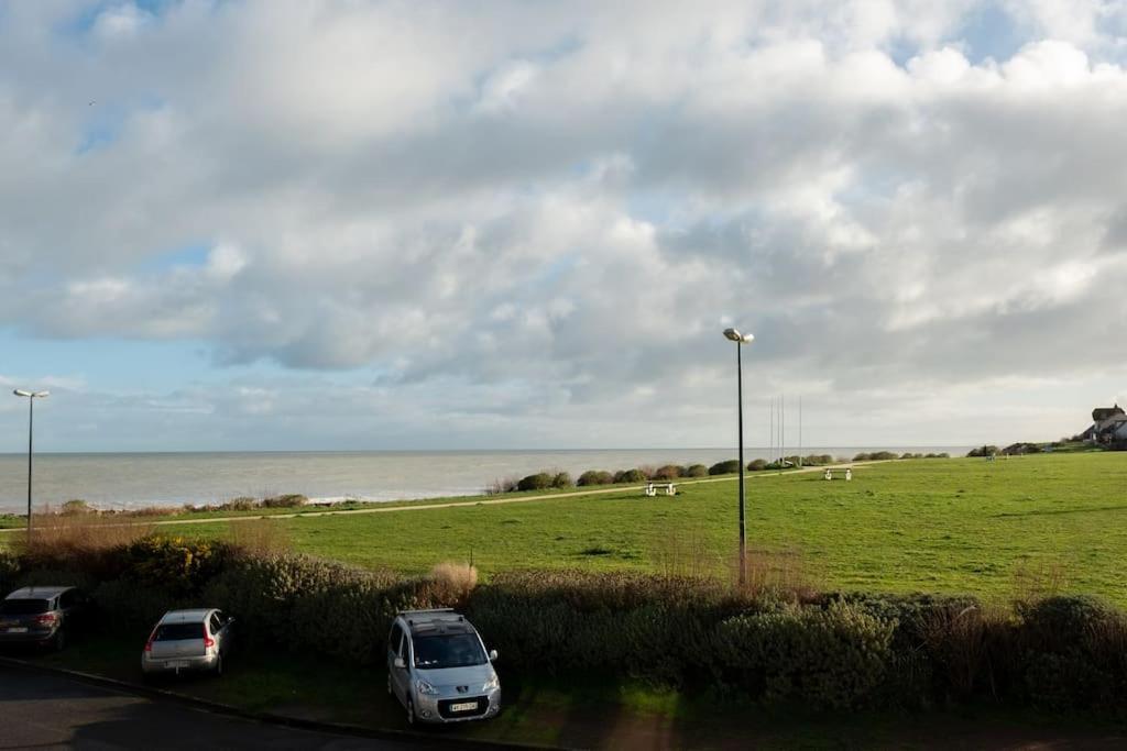 Apartment Beau F2, Vue Sur Mer, A Deux Pas De Courseulles.